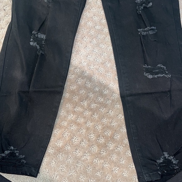 FASHION NOVA - Never worn black distressed jeans - Picture 8 of 12